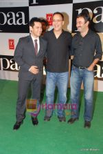Aamir Khan, Vidhu Vinod Chopra at Paa premiere in Mumbai on 3rd Dec 2009 (64).JPG